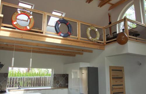 Jeziorosfera. Stodoła przy wodzie. - Foto 10