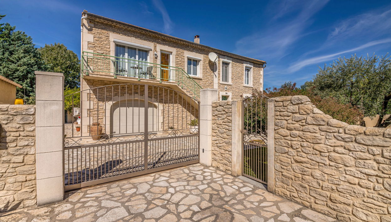 2 bedroom House in Noves with private pool and garden - Photo 1, House