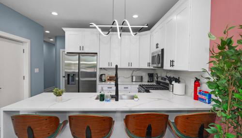 Cozy 3BR Retreat Sleeps 8 with Free Parking Near University of Illinois Chicago, Medical District & West Loop - Foto 4, stove