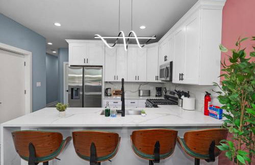 Cozy 3BR Retreat Sleeps 8 with Free Parking Near University of Illinois Chicago, Medical District & West Loop - Foto 4