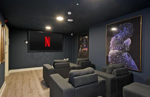 Deluxe City Centre Studio Apartment with Balcony & City Views - FREE WIFI NETFLIX, GYM ACCESS - WESTONE - Photo 18