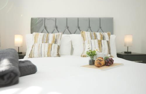 Gregor Place Modern four Bedroom House in Calne with Private Parking, perfect for teams or families staying in the area, Long stays welcome - Photo 25