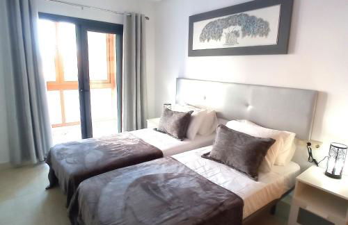 Luxury large 2 bedroom Apartment 10 min walk to Villamartin Plaza - Foto 15