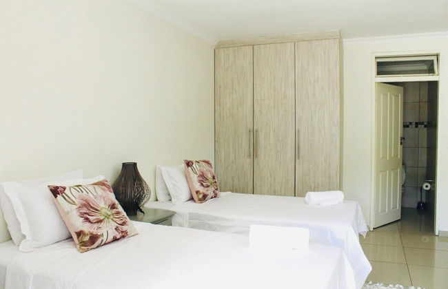 Lovely 1-bed Apartment in Sandton - Foto 1