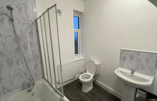 Modern Five Bed Long Stays and Contractors Welcome - Foto 7