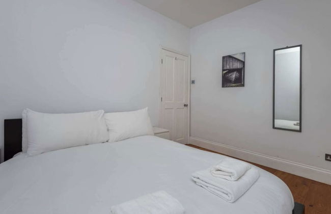 Ground Floor Apartment - Private Garden - Foto 3