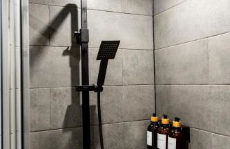 DJH Homes - VIP Luxury 2BR Grade ll Industrial House with Log Burner - JQ, Birmingham City - Foto 15