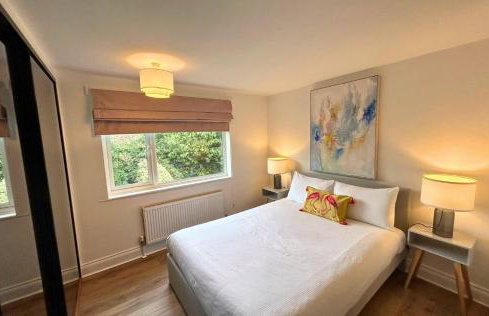 Weybridge Stunning Five Bedroom House With Garden - Foto 8