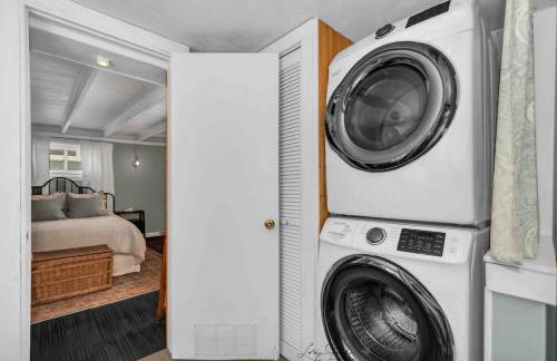 Beachglass Cottage - Family Friendly Kids and Pets - Photo 23