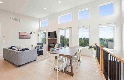 4BR, 2 & half Bath, Hot Tub, Private Parking, Near Ark - Foto 14