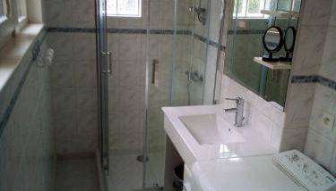 L'OASIS maisonnette centre ville 3 chambres terrasse espace vert privé parc sainte croix center parc 20 minutes - Foto 2, Shower