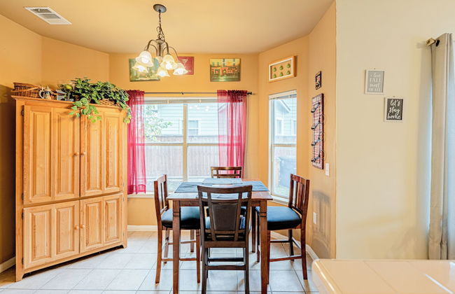 Quiet 2 Story Walkable to East Side Eateries - Foto 16