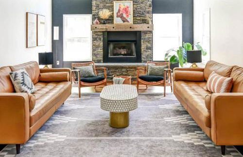 Luxury Mountain Retreat - 4 King Suites & Hot Tub - Photo 32