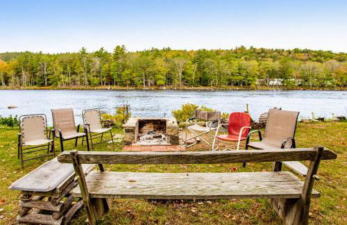 Riverside Bliss - Photo 1