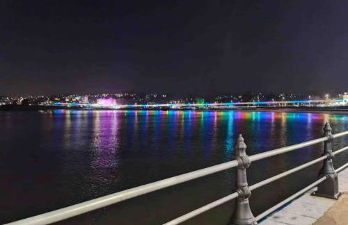 Lovely Two Bedroom Apartment, with private garden! - Photo 2