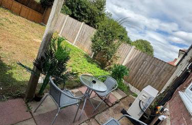 Quiet 2-Bed with Private Garden and Drive - Foto 65