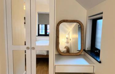 Beach Retreat, Stylish 1-Bed in Canford Cliffs - Photo 3