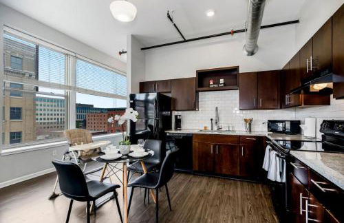 Chic 2BR-Parking, Rooftop,Near Arrowhd & TMobile - Foto 63