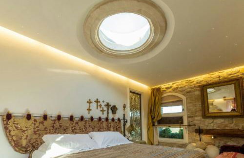 Medieval Tower In Sibillini Mountains Park - Foto 17