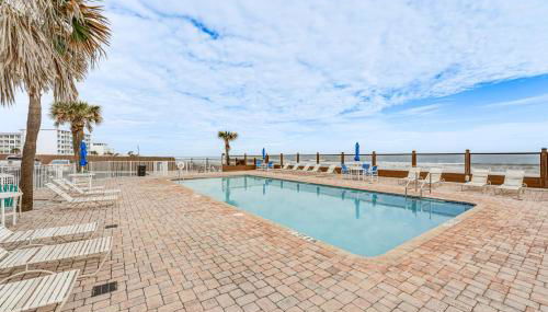 Beachfront Studio with Community Indoor Pool! - Foto 3