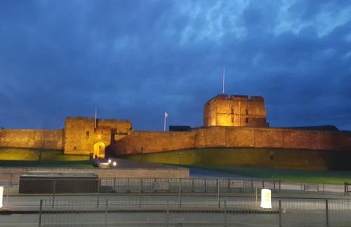 The Sawmills, Carlisle - Spacious 4 Bedroom Family House - Free WiFi - & Parking - Walk to Carlisle Castle - Foto 69