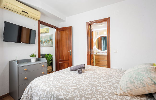 Skysea Malaga Centro frente al Rio - Photo 9