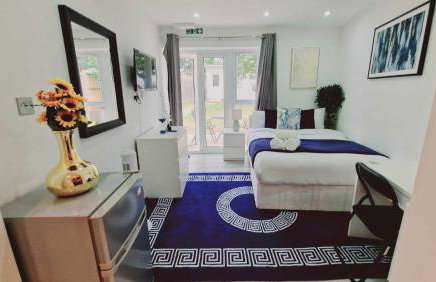 Central Harrow Cozy Apartment with free parking - Photo 3