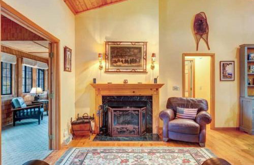 Secluded cabin on 10 acres - hot tub & game room! - Foto 40