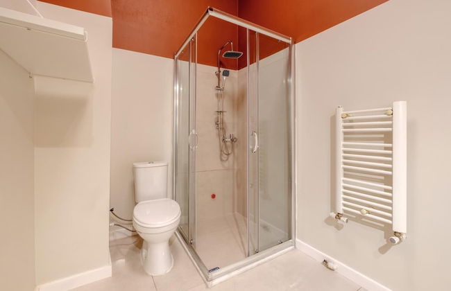 Chic Modern Flat w Balcony 5 min to Taksim - Foto 4