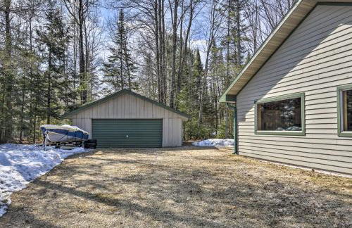 Lakefront Escape with Fishing Pier and Snowmobiling! - Foto 55