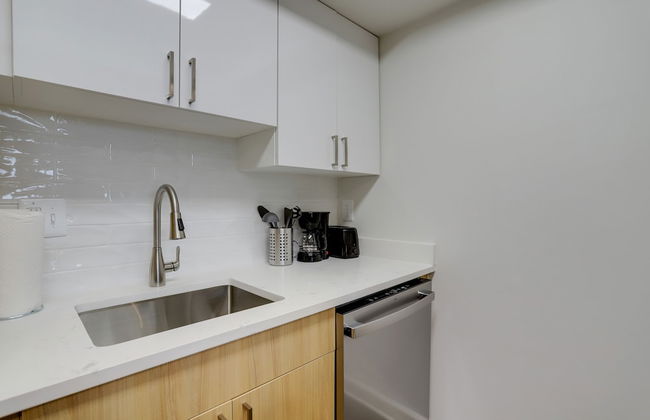 Modern apartment in the center Pentagon - Photo 17