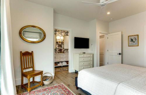 Deck and Mountain Views Black Chalet in Glenville - Foto 13