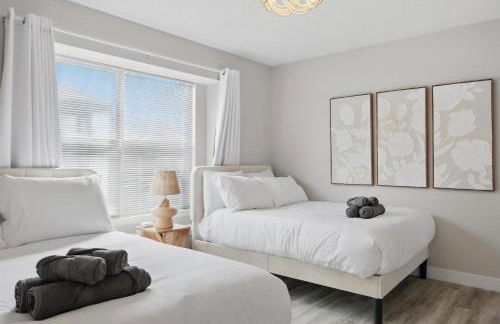 4BD Tropical Pool Oasis with a Game Room - Photo 33