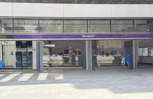 Stylish 2 bed Flat in London with River Thames views Access to boat rides into London-Near O2 Arena and Excel, Fast Wi-Fi, Free Parking, Excellent links Elizabeth and Southeastern Train Line - Foto 67