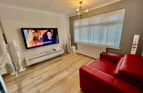 Timeless English Elegance 4BR Luxury Home in Petts Wood - Photo 6