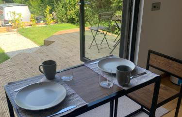 Unique Private Wood Cabin near Jurassic Coast in Dorset Countryside - Photo 5