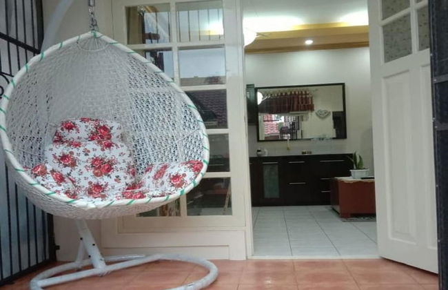 Villa Kota Bunga Camelia - Foto 26