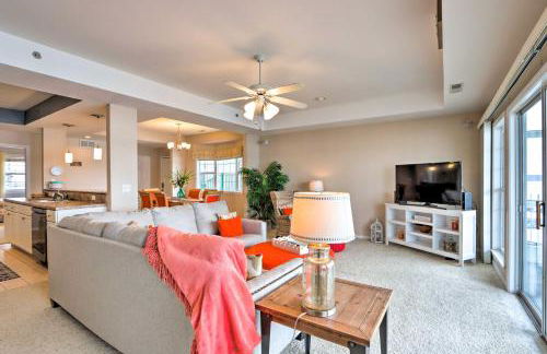 Pool Access Waterfront Lake Ozark Condo with Patio - Foto 10