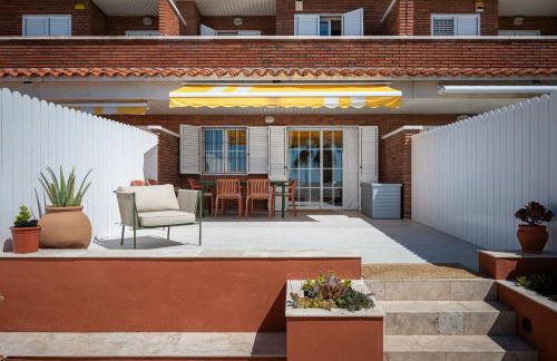 AT148 Frente la playa, jardín privado, vistas mar - Foto 2