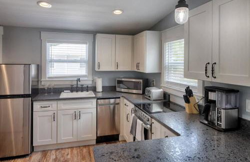 Quaint Cottage with Private Pool-Walk to Everything - Foto 4