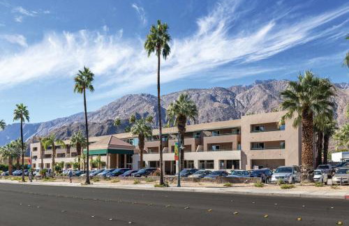 Family fun in Palm Springs in this resort 2BD condo with resort amenities including kids pool - Foto 1