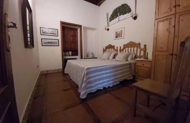 Villa-sleeps4-parking-garden-pool-nearairport - Foto 2