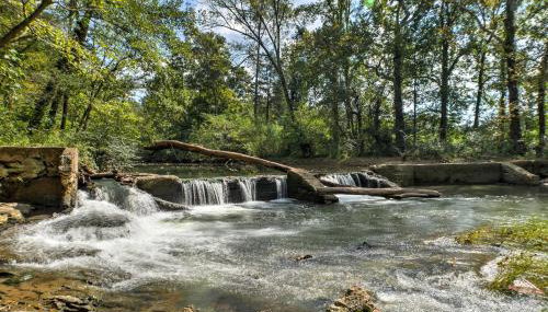 Ooltewah Cabin with Grill, Pool Table and Porch! - Foto 2
