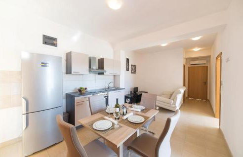 2 Bedroom Stunning Apartment In Divulje - Foto 4