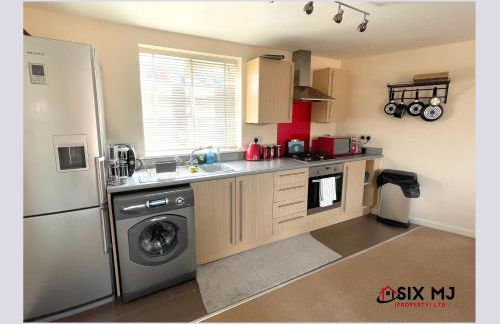 Chichele House, sleeps 8, Nr Rushden Lakes, allocated parking, corporate welcome - Foto 13