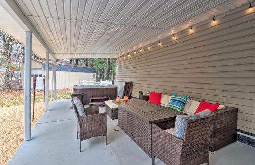 Pocono Home with Hot Tub, Fireplace and Game Room! - Foto 31