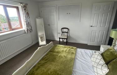 Staycation 3-bedroom home with panoramic views free off road parking - Foto 46