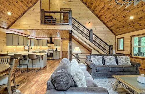 WolfCabin Lux Family Home, Fire Pit, Hot Tub, ADA ramp, ez paved rds - Foto 63