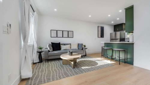 Brand New Apt w Parking Blocks from Downtown- F - Foto 2