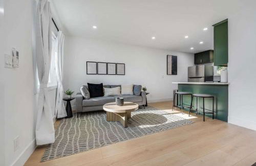 Brand New Apt w Parking Blocks from Downtown- F - Foto 2